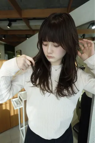 ミディアム 梅田/レイヤーカット /ミルクティーカラーのヘアスタイル