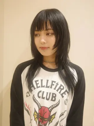 ミディアム アカツ ミナのヘアスタイル