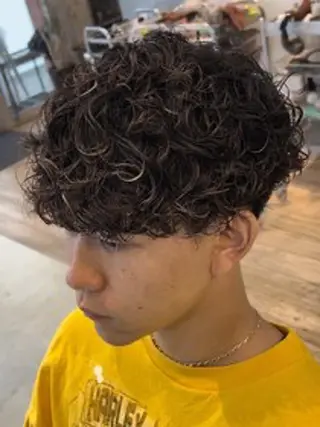 セミロング パーマ メンズ パーマ特化🔥 ワタベリョウマのヘアスタイル