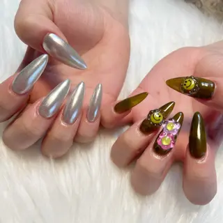 ネイル ゴテゴテ💙ワンホン リオナのネイルデザイン