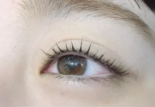 マツエク・マツパ TotalBeautysalonCURE所属・CURE 朱梨のネイルデザイン