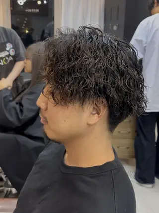 ショート メンズ ブリーチカラー🌈 嘉名 真樹のヘアスタイル