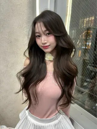 ロング 韓国ヘア レイヤーカットのヘアスタイル