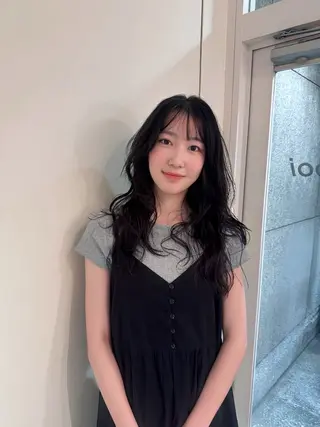 ロング パーマ タツキ／レイヤー／ パーマ／艶カラーのヘアスタイル