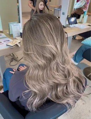 ロング Lia近鉄八尾店所属・HIRO ✂︎のヘアスタイル