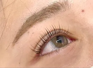 マツエク・マツパ 赤み無し柔らかカラー 【梅田】madokaのヘアスタイル