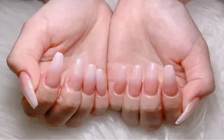 ネイル Demure リリス　銀座店のネイルデザイン