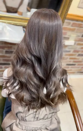 ロング 飯星慧斗 /ブリーチ、縮毛矯正のヘアスタイル