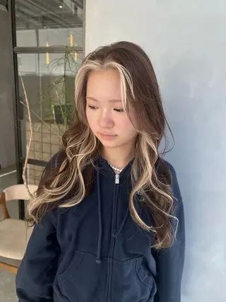 ロング 渋谷ハイトーン/ デザインカラー阿部のヘアスタイル