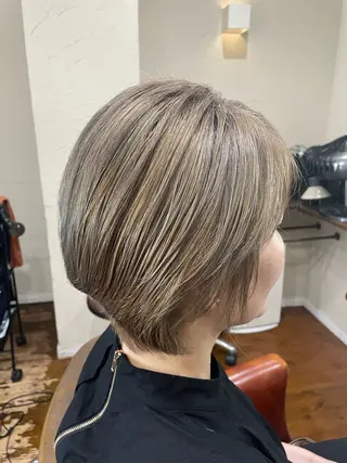 ショート カラー 恩藤（おんどう） かおるのヘアスタイル