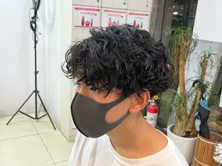 ミディアム パーマ メンズ 韓国風メンズ/毛流れ ヘアなら須田龍世のヘアスタイル