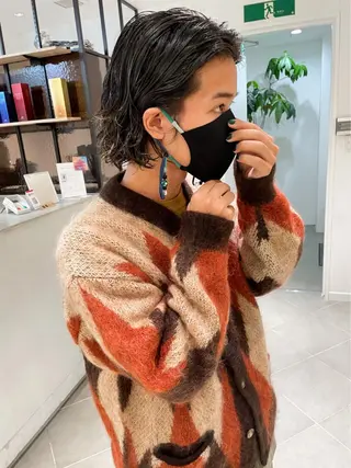 ミディアム パーマ メンズ Loom.所属・村上雅人 ナチュラルモードのヘアスタイル