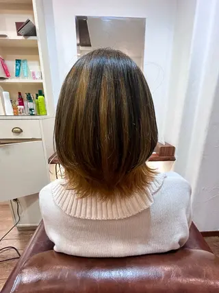 ミディアム カラー 小山 朱音のヘアスタイル