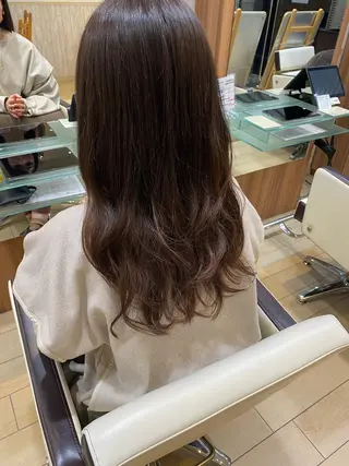 ロング カラー ヘアアレンジ 厚地 伽寧のヘアスタイル