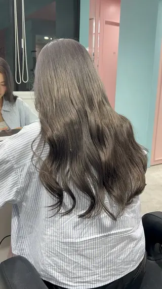 ロング カラー 履歴修正屋さん／ ブロンド／ホワイトのヘアスタイル