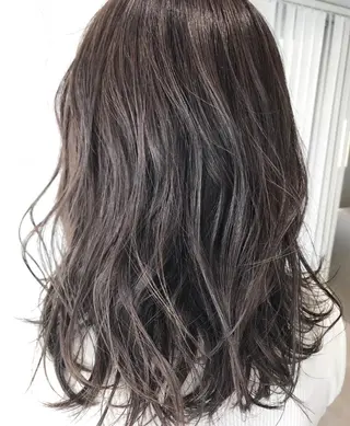 ミディアム カラー パーマ ヘアアレンジ ネイル 韓国ヘア🇰🇷/ レイヤーカット✂︎のヘアスタイル