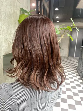 ミディアム 🫧ハイライトカラー 🫧 𝓜𝓘𝓤のヘアスタイル