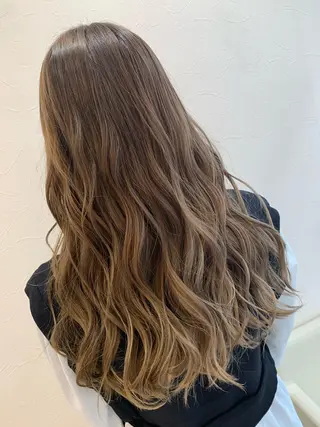 ロング 店長ハイトーンカラー 柞山史奈のヘアスタイル