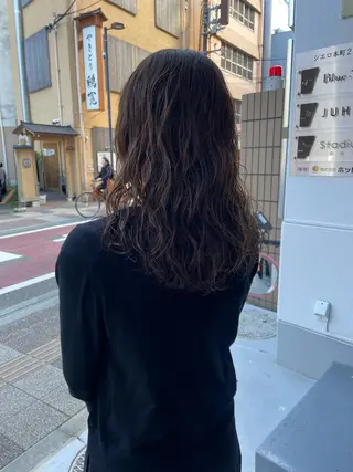 ミディアム 渥美 怜子のヘアスタイル