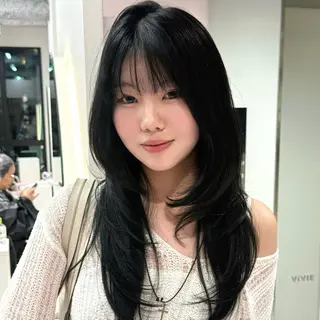 ロング 鍋田/ vivie/ 縮毛矯正／レイヤーのヘアスタイル