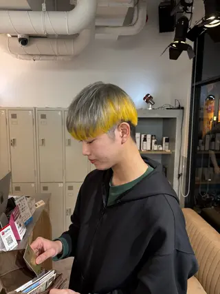 ショート ハイトーンケアカラー コト👱🏻‍♀️のヘアスタイル