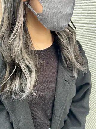 セミロング カラー ，comma momoka🪄のヘアスタイル