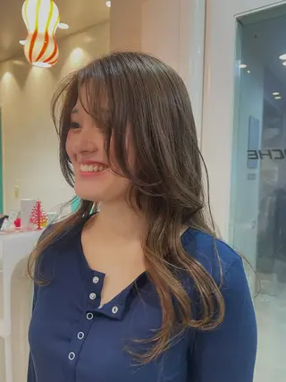 ロング 丸山 愛万音のヘアスタイル