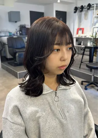 ミディアム ﾚｲﾔｰ/ﾊｲﾄｰﾝ WAKANAのヘアスタイル