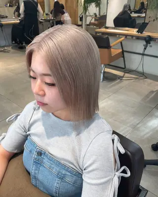 ショート カラー ミルクティー× グレージュMOMOのヘアスタイル