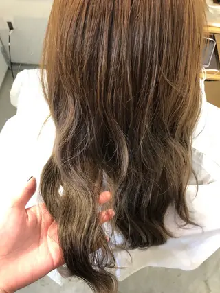 ロング カラー Reina .のヘアスタイル