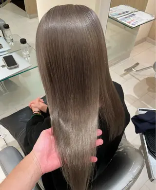 セミロング 美髪カラー✨本間 貴広のヘアスタイル