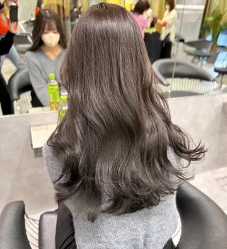 カラー 花井輝 ボブ/センターパートのヘアスタイル