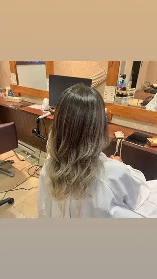 セミロング カラー カットが上手い 💇‍♂🌸サク🌸のヘアスタイル