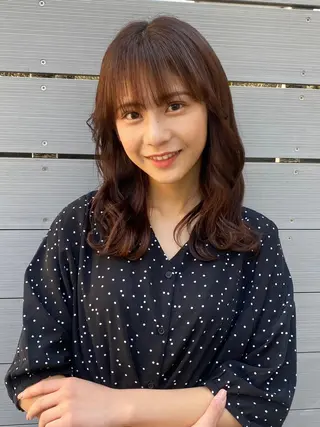 ミディアム カラー 髙橋 優菜のヘアスタイル