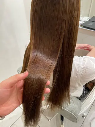 ロング 濱田輝レイヤー 韓国風 ハイトーンのヘアスタイル