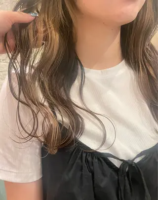 ロング カラー 大久保 詩月のヘアスタイル