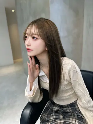 セミロング カラー 韓国レイヤー 似合わせカラーのヘアスタイル