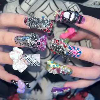 ネイル Mariris所属・ᗷᗩᑎSᗩ ᑎᗩIᒪ ՏᗩᒪOᑎのネイルデザイン