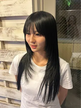 セミロング Y U  Iのヘアスタイル