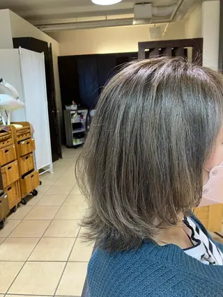 ミディアム カラー 奥谷 美代子のヘアスタイル