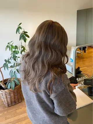 ロング Ludwig AIRIのヘアスタイル