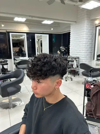 ショート パーマ メンズ フェザーパーマ職人 🪶ryosukeのヘアスタイル
