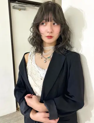 ミディアム カラー mizuki/ピンク ベージュ.レイヤーのヘアスタイル