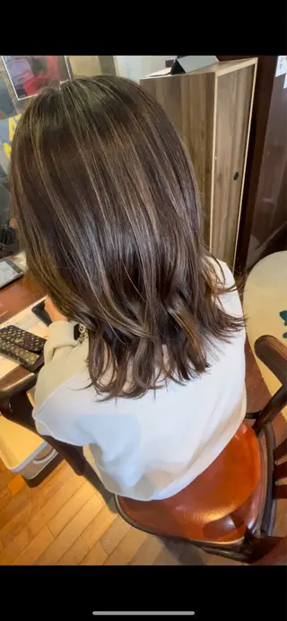 ミディアム カラー 福見 美保のヘアスタイル