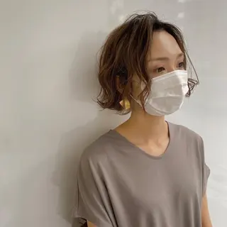 ショート カラー (h)wim ウィムのヘアスタイル