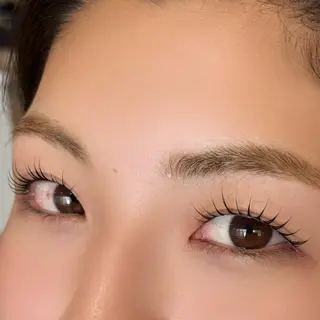 マツエク・マツパ LUCY NAIL&EYE所属・LUCY心斎橋 奥野の眉毛・アイブロウイメージ