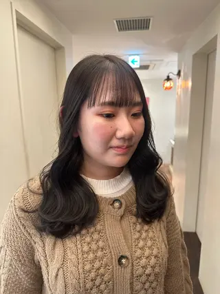 ロング カラー 安丸 結夏のヘアスタイル