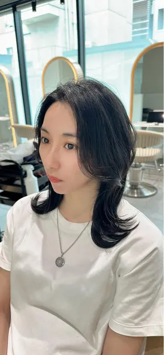 セミロング マツエク・マツパ ✨髪質改善特化✨副 店長椎葉信乃介のヘアスタイル