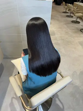 ロング パーマ 韓国風/小顔レイヤー /艶カラーのヘアスタイル