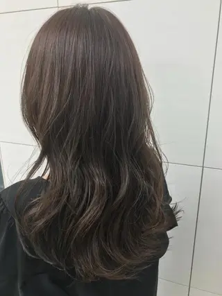 ロング カラー K. SUZUKAのヘアスタイル